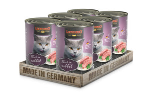 Cans of Leonardo cat food in a wooden tray with 'Made in Germany' text on a white background